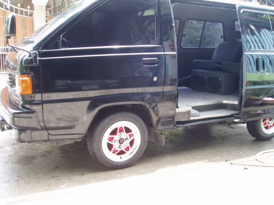 ขายรถตู้เล็กไลเอทเหลี่ยมเครื่อง1800หัวฉีดติดแก๊ส เกียร์ออโต้