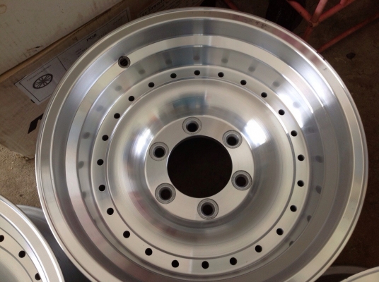 ขายแม็กตัน 6รู1397 ขอบ15กว้าง85 ออฟ-17 สภาพสวย ไม่มีปัญหาใด ๆ