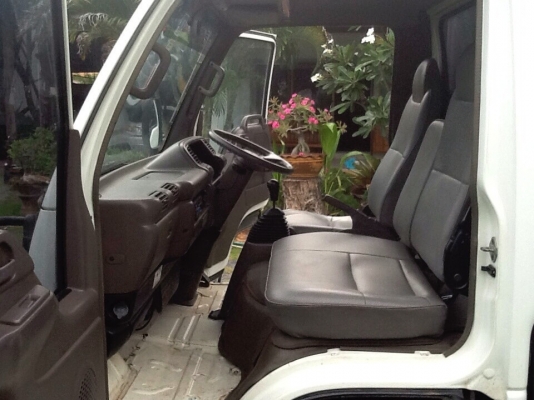 ขายรถสี่ล้อกลางอีซูซุสภาพดี 80\% พร้อมตู้แห้ง