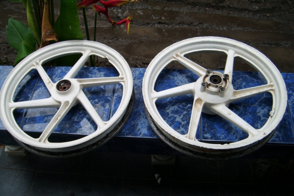 ขายล้อแม็กหน้าหลัง ls125 แท้ แท้ ไม่คดไม่ดุ้ง