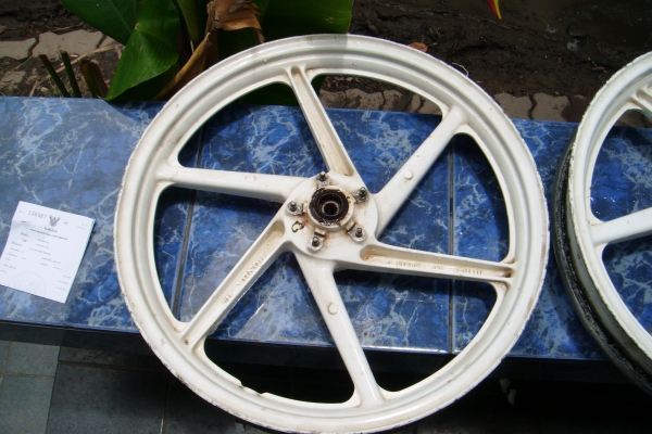 ขายล้อแม็กหน้าหลัง ls125 แท้ แท้ ไม่คดไม่ดุ้ง ขายล้อแม็กหน้าหลัง ls125 แท้ แท้ ไม่คดไม่ดุ้ง