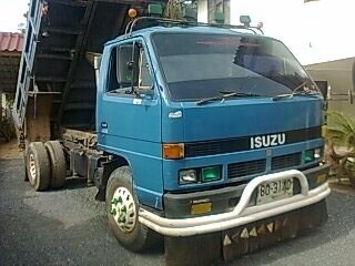 Isuzu. ดั๊มพ์