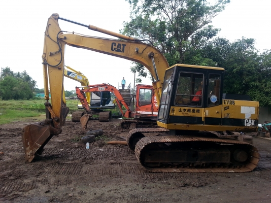 ขาย cat e110b ช่วงล่าง  ใหญ่เท่า200    รถนอก