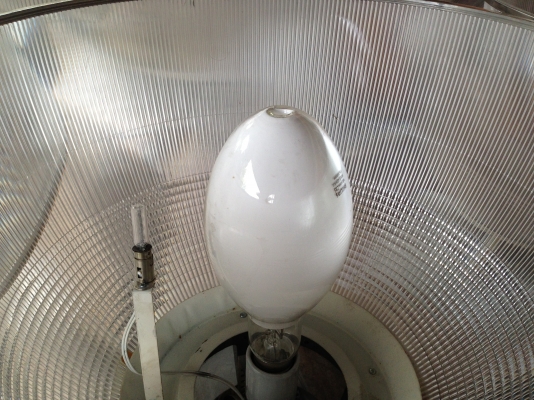 ขายโคมไฟเดย์ไลน์ พร้อมหลอดไฟ 220 V พร้อมใช้งาน สภาพสวย มีหลายตัวครับ