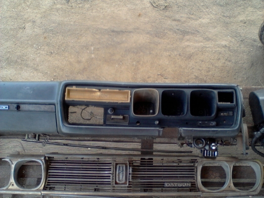 แยกอะไหล่ Datsun cedric 260c เล่มทะเบียนก็มีครับ แยกอะไหล่ Datsun cedric 260c เล่มทะเบียนก็มีครับ