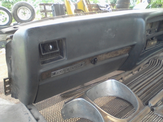 แยกอะไหล่ Datsun cedric 260c เล่มทะเบียนก็มีครับ แยกอะไหล่ Datsun cedric 260c เล่มทะเบียนก็มีครับ