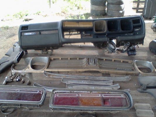 แยกอะไหล่ Datsun cedric 260c เล่มทะเบียนก็มีครับ