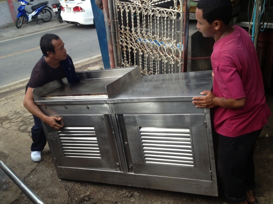 ขายเตาสเเตนเลสมีตู้เก็บของพร้อม3ใบ ขายเตาสเเตนเลสมีตู้เก็บของพร้อม3ใบ