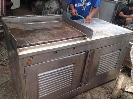 ขายเตาสเเตนเลสมีตู้เก็บของพร้อม3ใบ