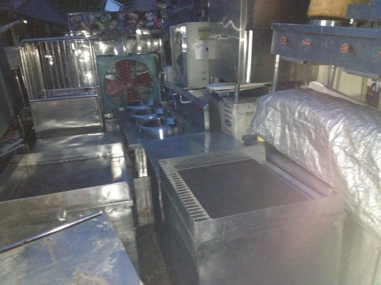 ขายเตาสเเตนเลสมีตู้เก็บของพร้อม3ใบ ขายเตาสเเตนเลสมีตู้เก็บของพร้อม3ใบ