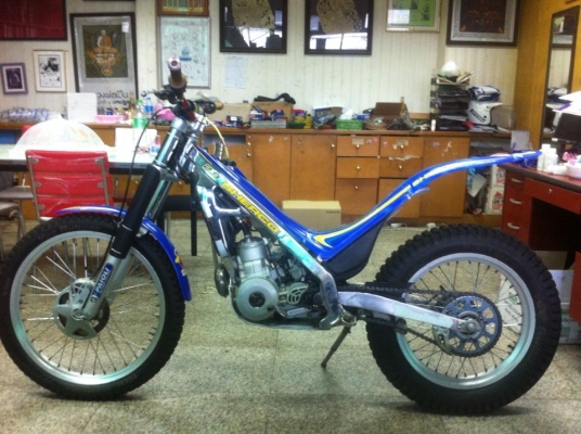 รถไต่เขา 290 cc  พร้อมชุดแข่งกับรองเท้าอัลพายสตาร์ ให้ยกเซ็ทครับผม