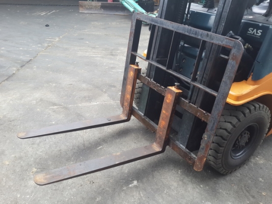 ขายรถยก TOYOTA 1.5 ตัน รุ่น 7FG15(LPG) มือสองญี่ปุ่น