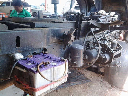 Hino KL เครื่อง EC100 ,, ho7c ก็ได้ มี2 เครื่อง ให้เลือกเบรคทิฟฟี่ เพาเวอร ช่วงล่างใหญ่KR ยาง900 ทะเบียนแจ้งจอด