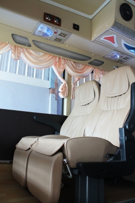 ต้องการขายรถบัส8ล้อMitsubishiแท้ทั้งชุด รถจดประกอบใหม่หมดทั้งคัน