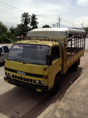 รถหกล้อ ISUZU NPR หัวใหญ่ ปี 39 เครื่อง 110 เครื่องดี ซัซซี่สวย พวงมาลัยเพาเวอร์ ขายตามสภาพ 350,000