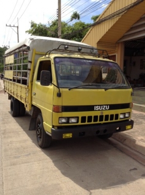 รถหกล้อ ISUZU NPR หัวใหญ่ ปี 39 เครื่อง 110 เครื่องดี ซัซซี่สวย พวงมาลัยเพาเวอร์ ขายตามสภาพ 350,000