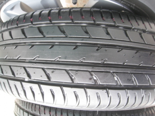 ขายล้อแม็ก Toyota vios ป้ายแดง 15"x5.5" et45 4รู100 +ยางปี13  สนใจติดต่อ เล็กคลองสามครับ (081-3747940)