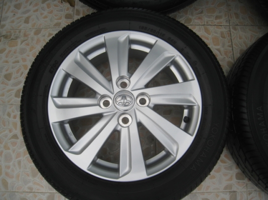 ขายล้อแม็ก Toyota vios ป้ายแดง 15"x5.5" et45 4รู100 +ยางปี13  สนใจติดต่อ เล็กคลองสามครับ (081-3747940)
