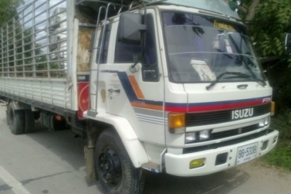 ขายหกล้อ ISUZU TFR Rocky  ปี35 รถห้างแท้. ยาว7.2 เมตร ซัซซี่สวยใหญ่ตลอด เครื่องดี พวงมาลัยเพาเวอร์ เบรกจิ๊ฟฟี่  สภาพรถบางๆๆๆเดิมๆๆๆ ขับดีมาก ยาง 900  ช่วงล่างใหญ่ 700,000