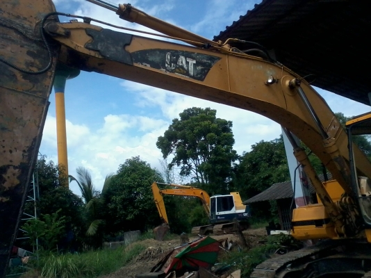 Cat 320 B ระบบไฟฟ้าเลิกใช้เอวแน่นใบสั้นเครื่องเดิมบูมอาร์มปะตามรูปภาพลอนเลอร์อยู่ครบสีเก้บทำเป็นบางส่วนทำงานได้ปกติ