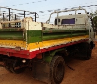 HINO FB 145 HP JO5C หกล้อดั๊มพ์ กระบะดั๊มพ์เหล็ก 4 ตันความยาว 3.70 เมตรสภาพดี เครื่องแห้งแรงดีไม่มีเยิ้ม ภายในเก๋งคอนโซลสวย พวงมาลัยเพาเวอร์ เบรคทริ๊ปฟี้ครบ ช่วงล่างคัชซีสวยไม่มีผุไม่มีดาม เฟืองท้ายกับคานหน้าติดใหญ่ติด F ครบแล้วพร้อมใช้งาน ยาง 8.25 ขอบ 16