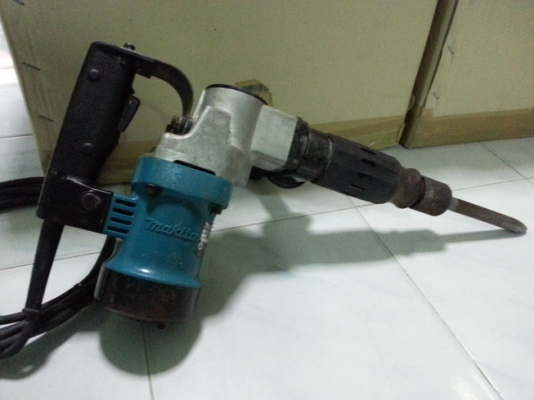 เครื่องสกัดคอนกรีตยี่ห้อmakita รุ่น 0810Tสภาพดีมากๆพร้อมใช้งานครับ