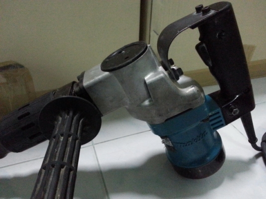 เครื่องสกัดคอนกรีตยี่ห้อmakita รุ่น 0810Tสภาพดีมากๆพร้อมใช้งานครับ