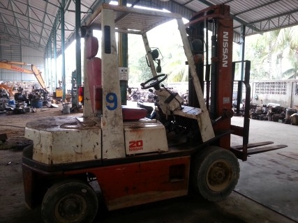 ขายรถ Folklift นิสสัน ยกได้ 3.5 ตัน เสาสูง 3.3 เมตร เครื่องดี
