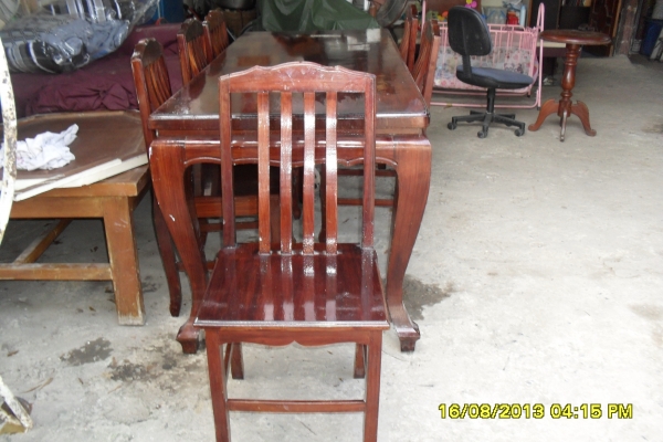 ขายโต๊ะกินข้าวไม้มะค่า