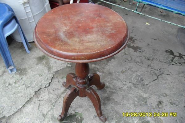 ขายโต๊ะกลมไม้มะค่า
