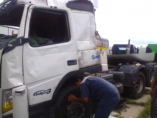 VOLVO..รถอุบัติเหตุอีกแล้ว.....แต่ไม่หนัก วอลโว่FM370 ยูโร3ปี*2555 VOLVO..รถอุบัติเหตุอีกแล้ว.....แต่ไม่หนัก วอลโว่FM370 ยูโร3ปี*2555