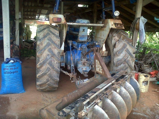 ขายรถไถฟอร์ด6600พร้อมเกรดหน้า ผาน7และอุปกรณือื่นๆ