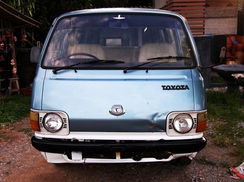 ขาย รถตู้โตโยต้าไฟกลม ช่วงสั้น สุดคลาสสิค เครื่องดีเซล 2L ยอดประหยัด ราคาไม่แพง