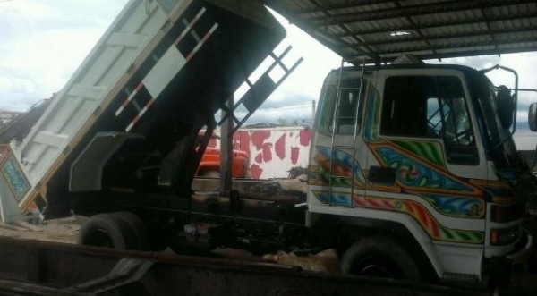 ISUZU ROCKY 195 HP 6HE1 หกล้อดั๊มพ์ กระบะดั๊มพ์เหล็ก 6 ตันยิงหน้าต่อดั๊มพ์ใหม่เอี่ยมความยาวกระบะ 3.60 เมตร เครื่องแน่นดีแรงดีเดิมๆ หัวเก๋งตาหวานแล็ปลายสวยๆ ภายในเก๋งคอนโซลสวยครบ แอร์เย็น พ.เพาเวอร์ ระบบเบรคทริ๊ปฟี้ครบครัน ช่วงล่างคัชซีสวย ยาง 8.25 ขอบ 16