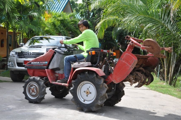 ขายรถไถ HONDA MIGHTY R1300 ขับ4ล้อ เข้าร่องอ้อยสบาย สวยเดิมจากญี่ปุ่น 65,000 เท่านั้น!!