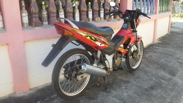 SONIC125ทะเบียนโอนภาษีขาด3ปีสภาพเดิมสวยขายถูกๆ9800บาท