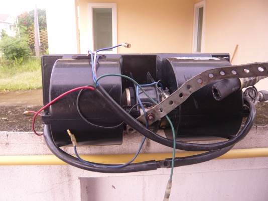 ขายตู้แอร์แขวน Formura หน้าปรับได้แบบสองช่อง 1250 บาท