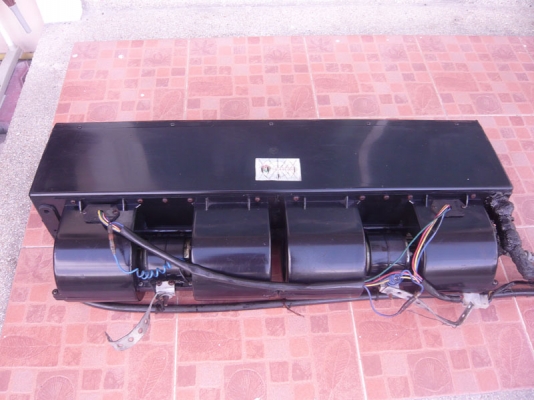 ขายตู้แอร์แขวนหน้าปรับได้ขนาดใหญ่