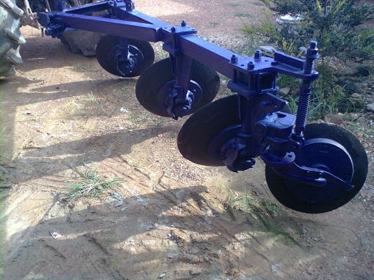 ผาน 3  ใบ  รถไถฟอร์ด   พร้อมใช้งานเลยครับ