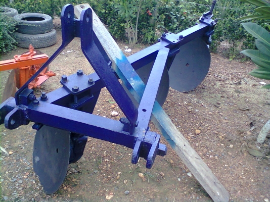 ผาน 3  ใบ  รถไถฟอร์ด   พร้อมใช้งานเลยครับ