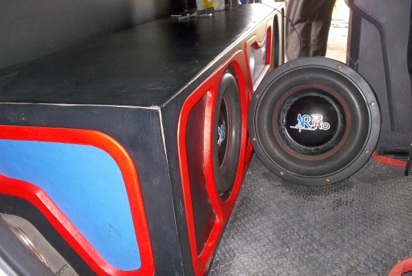 ขายตู้พื้นนั้งอีสุออนิว+ลำโพงหน้า10ว้อยคู้แม่เหล็กสองก้อนใช้งานได้ดีผึ่งตีได้ไม่นาน