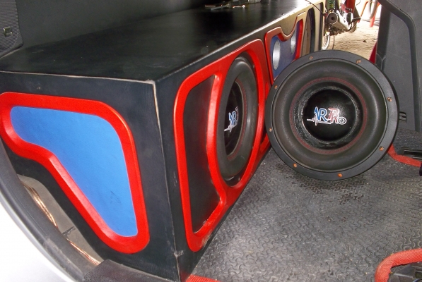 ขายตู้พื้นนั้งอีสุออนิว+ลำโพงหน้า10ว้อยคู้แม่เหล็กสองก้อนใช้งานได้ดีผึ่งตีได้ไม่นาน