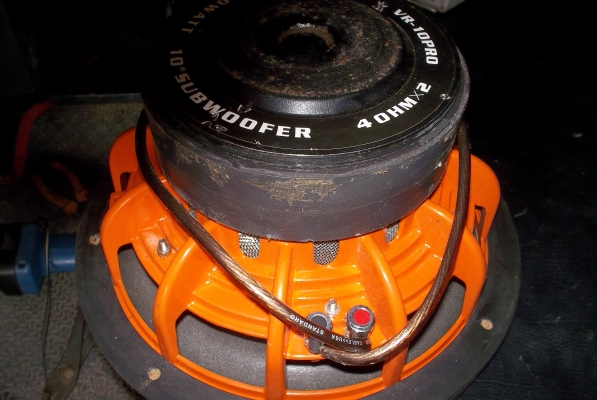 ขายตู้พื้นนั้งอีสุออนิว+ลำโพงหน้า10ว้อยคู้แม่เหล็กสองก้อนใช้งานได้ดีผึ่งตีได้ไม่นาน