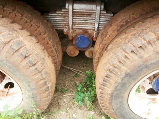 ISUZU TX 165 HP 6BD1 รถหัวยาวสิบล้อดั๊มพ์ 2 เพลา กระบะดั๊มพ์เหล็กความยาว 5.50 เมตรสภาพดี เครื่องแรงดี หัวเก๋งประตูเหล็กสภาพดีไม่มีผุ พวงมาลัยเพาเวอร์ ช่วงล่างใหญ่ชุดเฟืองท้ายของ ISUZU JUMBO สภาพดีพร้อมใช้งาน ยาง 10 เส้นประมาณ 70\% พร้อมบรรทุกพร้อมใช้งาน เอ