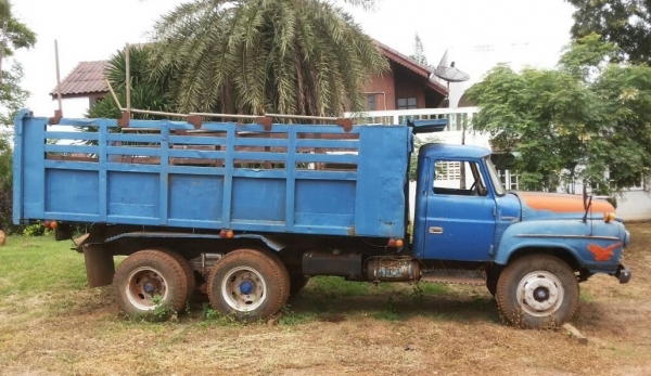 ISUZU TX 165 HP 6BD1 รถหัวยาวสิบล้อดั๊มพ์ 2 เพลา กระบะดั๊มพ์เหล็กความยาว 5.50 เมตรสภาพดี เครื่องแรงดี หัวเก๋งประตูเหล็กสภาพดีไม่มีผุ พวงมาลัยเพาเวอร์ ช่วงล่างใหญ่ชุดเฟืองท้ายของ ISUZU JUMBO สภาพดีพร้อมใช้งาน ยาง 10 เส้นประมาณ 70\% พร้อมบรรทุกพร้อมใช้งาน เอ