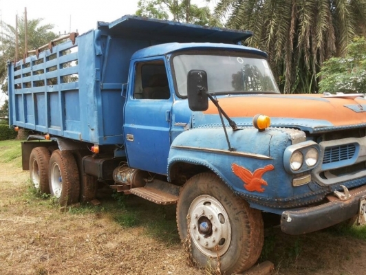 ISUZU TX 165 HP 6BD1 รถหัวยาวสิบล้อดั๊มพ์ 2 เพลา กระบะดั๊มพ์เหล็กความยาว 5.50 เมตรสภาพดี เครื่องแรงดี หัวเก๋งประตูเหล็กสภาพดีไม่มีผุ พวงมาลัยเพาเวอร์ ช่วงล่างใหญ่ชุดเฟืองท้ายของ ISUZU JUMBO สภาพดีพร้อมใช้งาน ยาง 10 เส้นประมาณ 70\% พร้อมบรรทุกพร้อมใช้งาน เอ