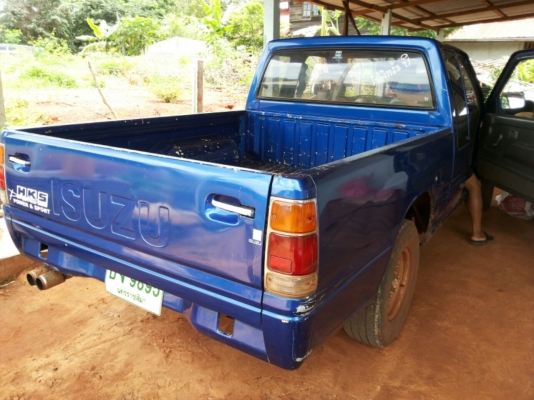 ISUZU TFR มังกรทอง SPACECAB 2.5 MT ปี 35 เครื่องแห้งแรงดี ภายในเก๋งคอนโซลสวย แอร์เย็น พวงมาลัยเพาเวอร์ กระบะไม่มีผุ ช่วงล่างดีคัชซีสวยไม่มีผุ ยางสภาพดี 4 เส้นประมาณ 70\% พร้อมใช้งาน เอกสารทะเบียนภาษีครบพร้อมโอน ราคาต่อรองได้ครับ