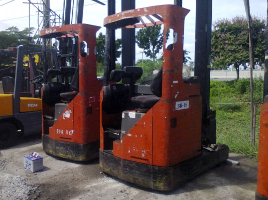 ขายรถยกไฟฟ้ายี่ห้อ BT น้ำหนัก2.0ตัน เสาสูง12เมตร แบตเตอรี่ใหม่