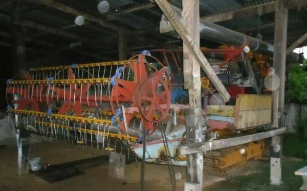 ขายด่วน รถเกี่ยวข้าวเกษตรพัฒนา รุ่นไอ้หนุ่มไวไฟ เครื่องยนต์ 195 HP TURBO 6HE1 2.5 ตัน ปั๊มเบอร์ 23 ไดกิ้น ช่วงล่าง 10HT สภาพดีพร้อมใช้งาน ราคาต่อรองได้ครับ