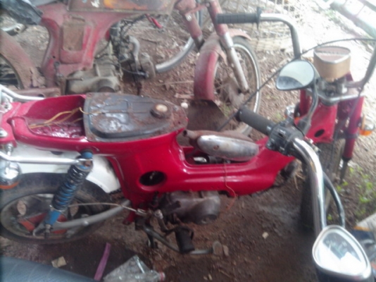 ขาย ชาลี+เวฟ 100 สองคันเอาไปรวมกันเอาเองราคา 12000 และ ขายบังโซ่หมู ราคา 2200